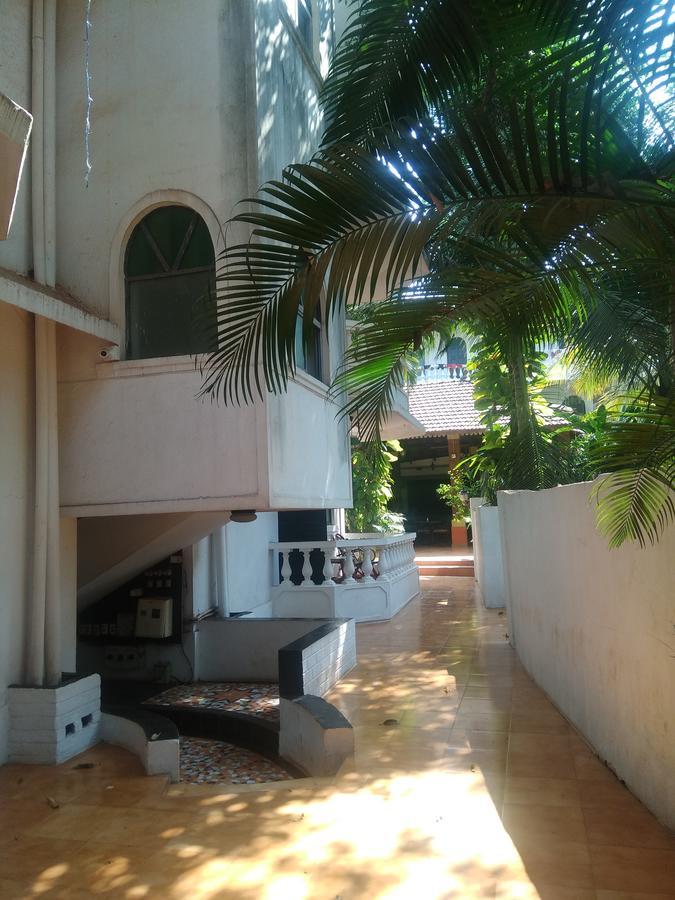 קלנגוטה Red Lion Hotel מראה חיצוני תמונה