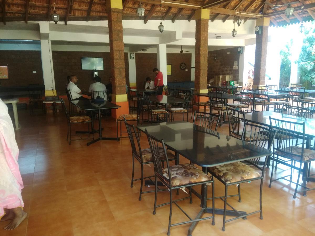 קלנגוטה Red Lion Hotel מראה חיצוני תמונה